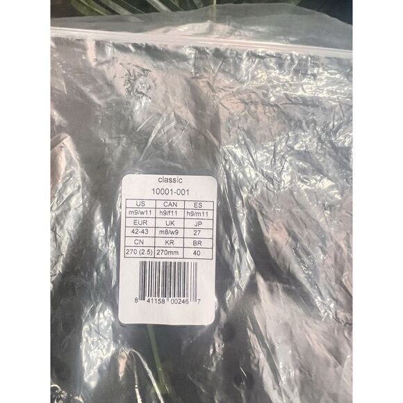 Crocs Classic Clogs 10001-001 in Black. Unisex Men Size 9, Women Size 11. NWT! - Picture 12 of 12